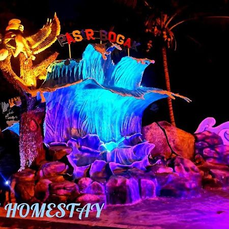 Em Homestay Pekan Pangkor Esterno foto