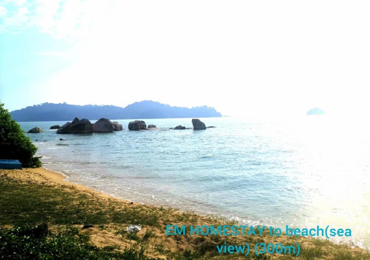 Em Homestay Pekan Pangkor Esterno foto