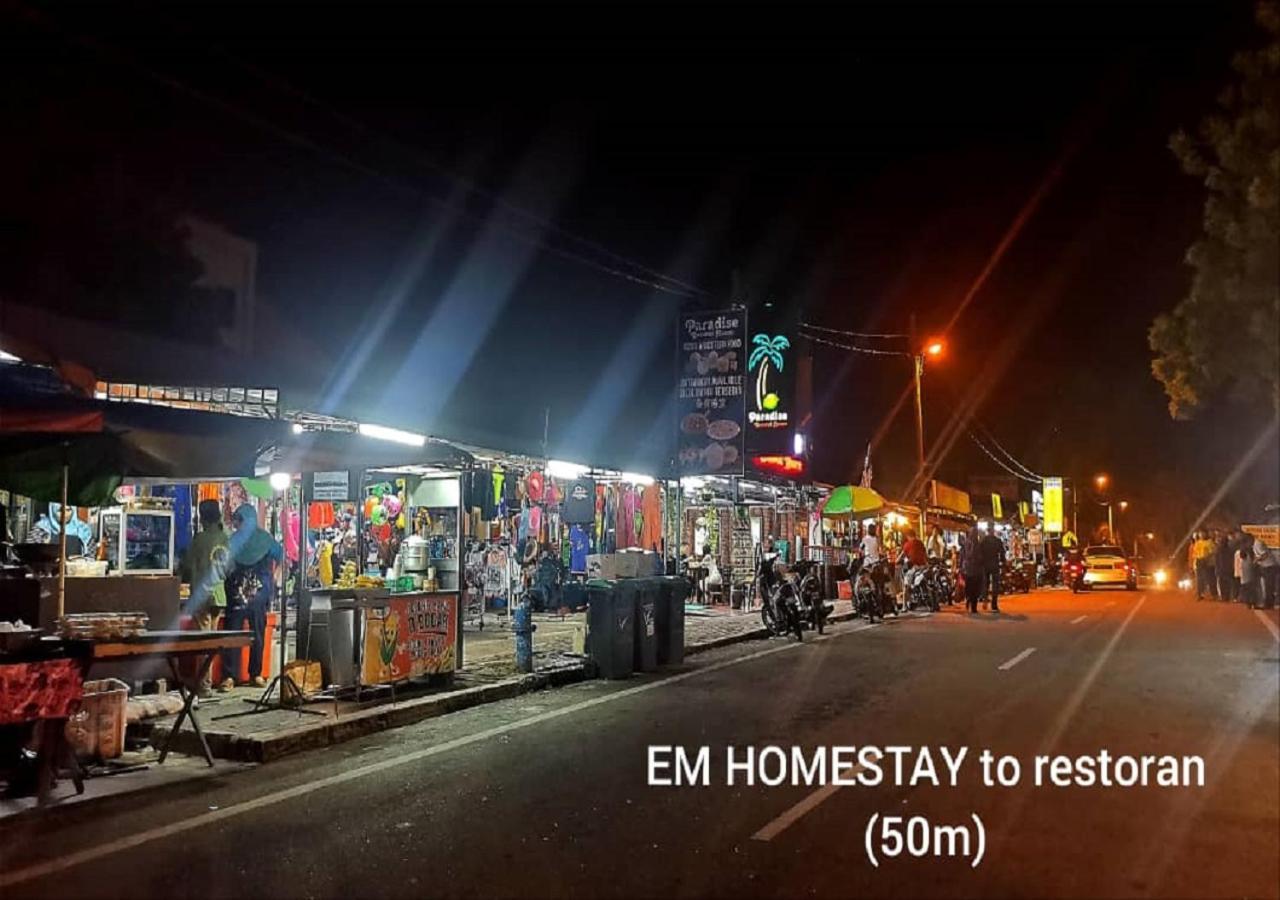 Em Homestay Pekan Pangkor Esterno foto
