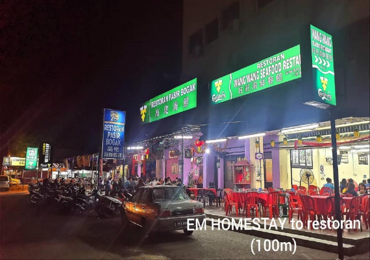 Em Homestay Pekan Pangkor Esterno foto