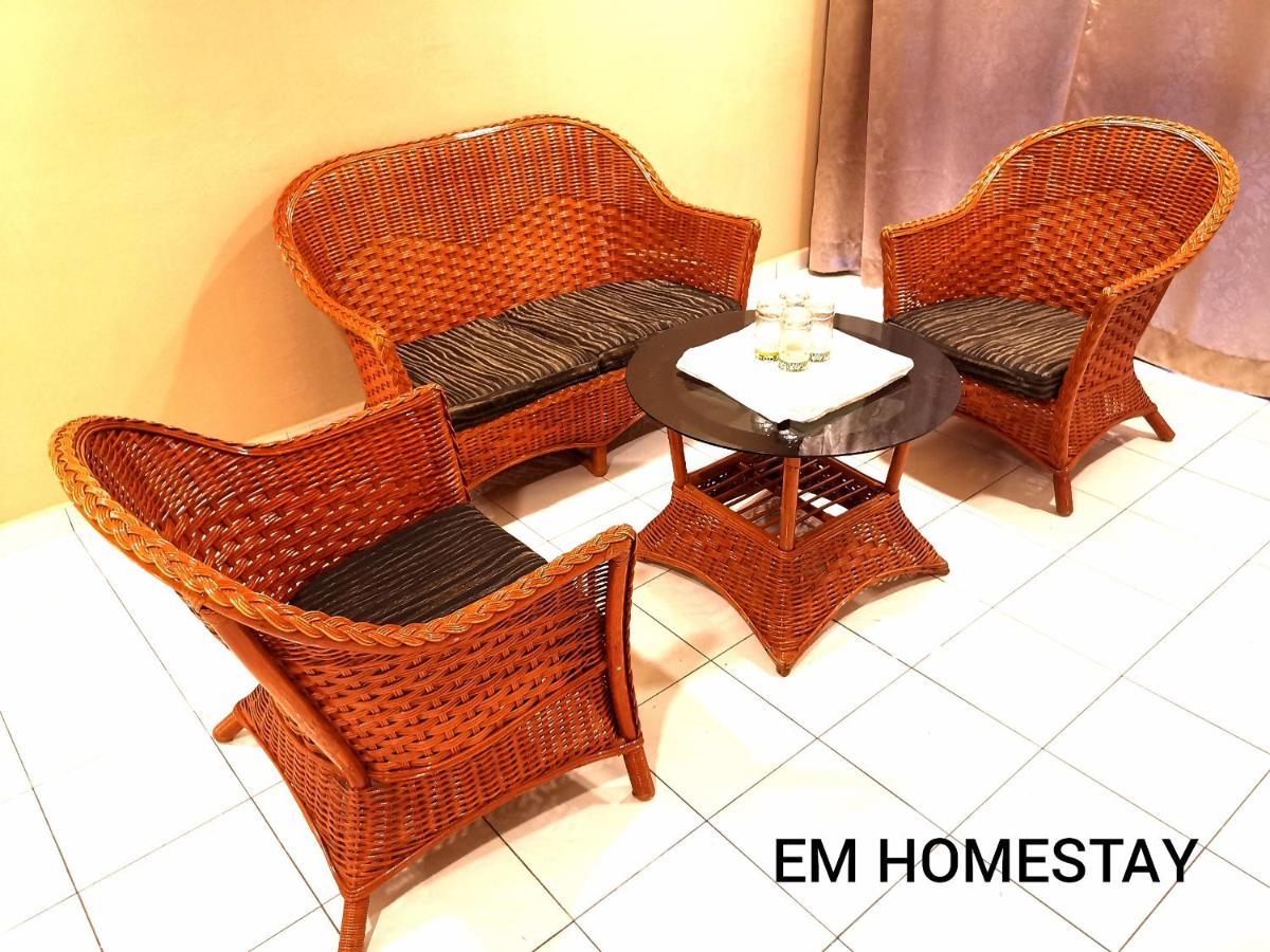 Em Homestay Pekan Pangkor Esterno foto