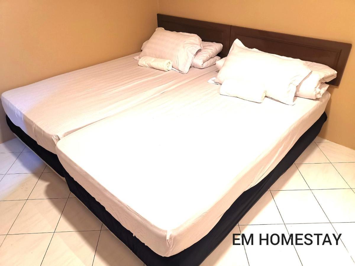 Em Homestay Pekan Pangkor Esterno foto