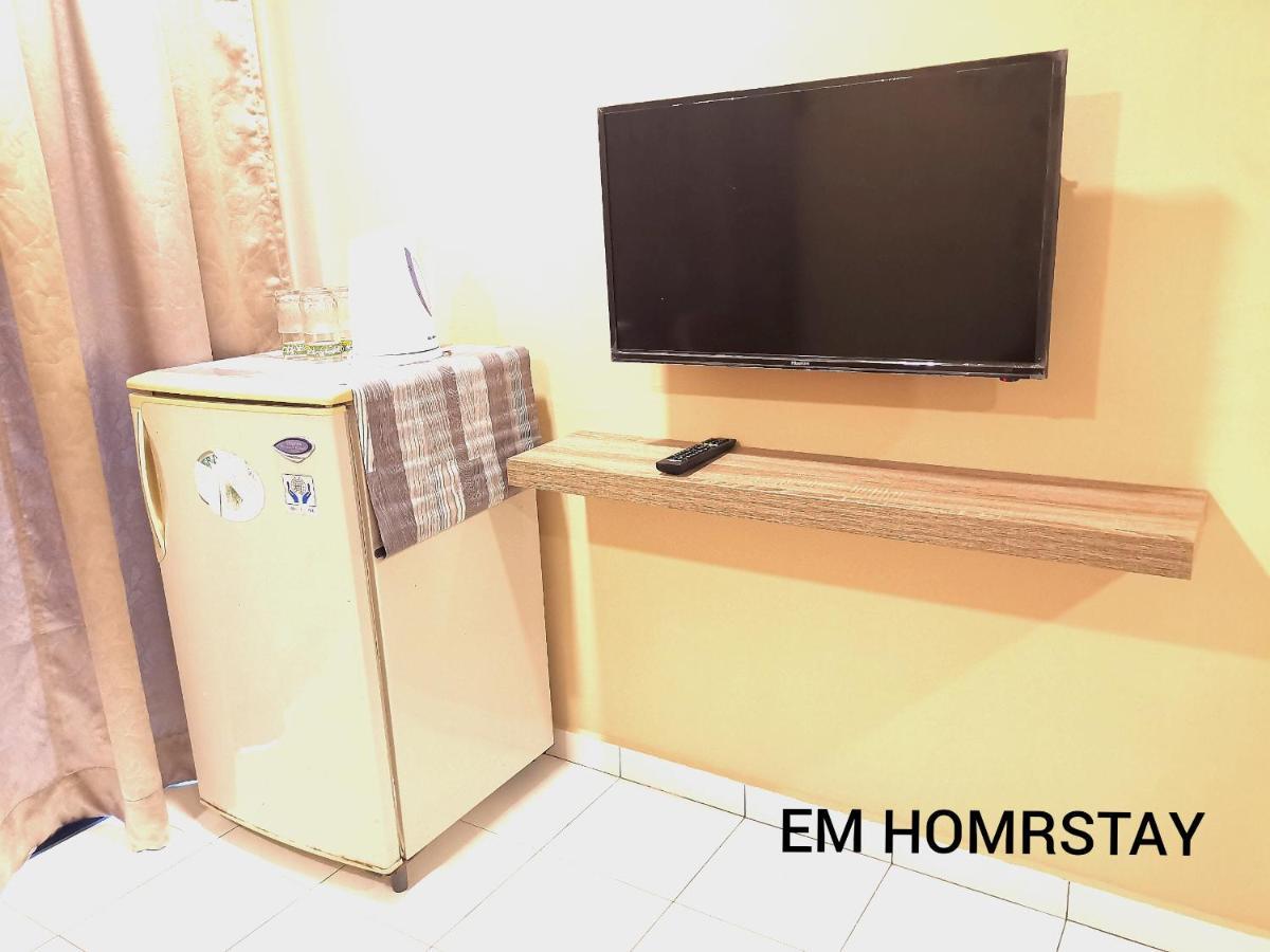 Em Homestay Pekan Pangkor Esterno foto