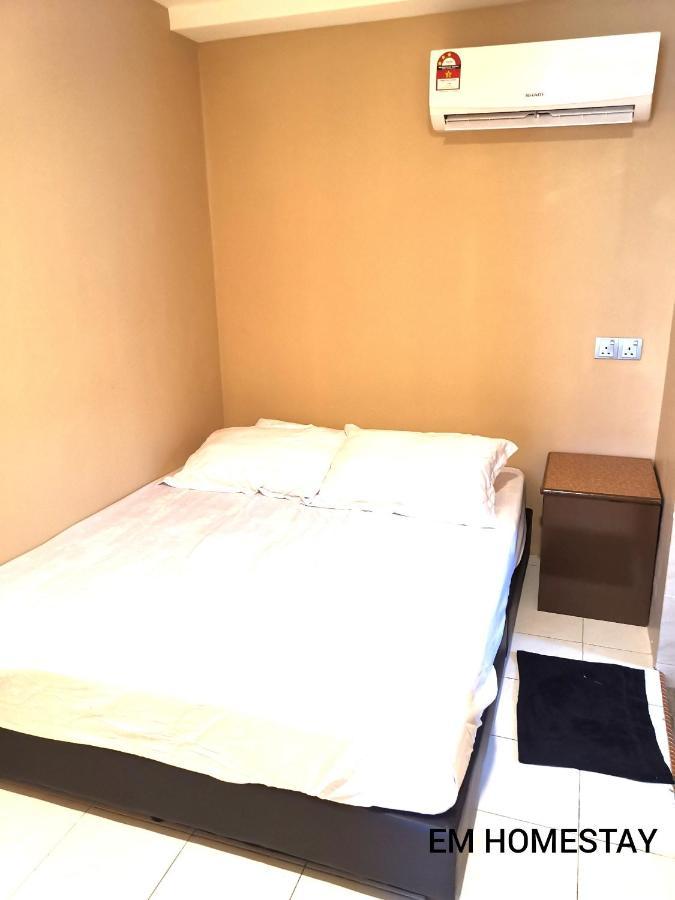 Em Homestay Pekan Pangkor Esterno foto