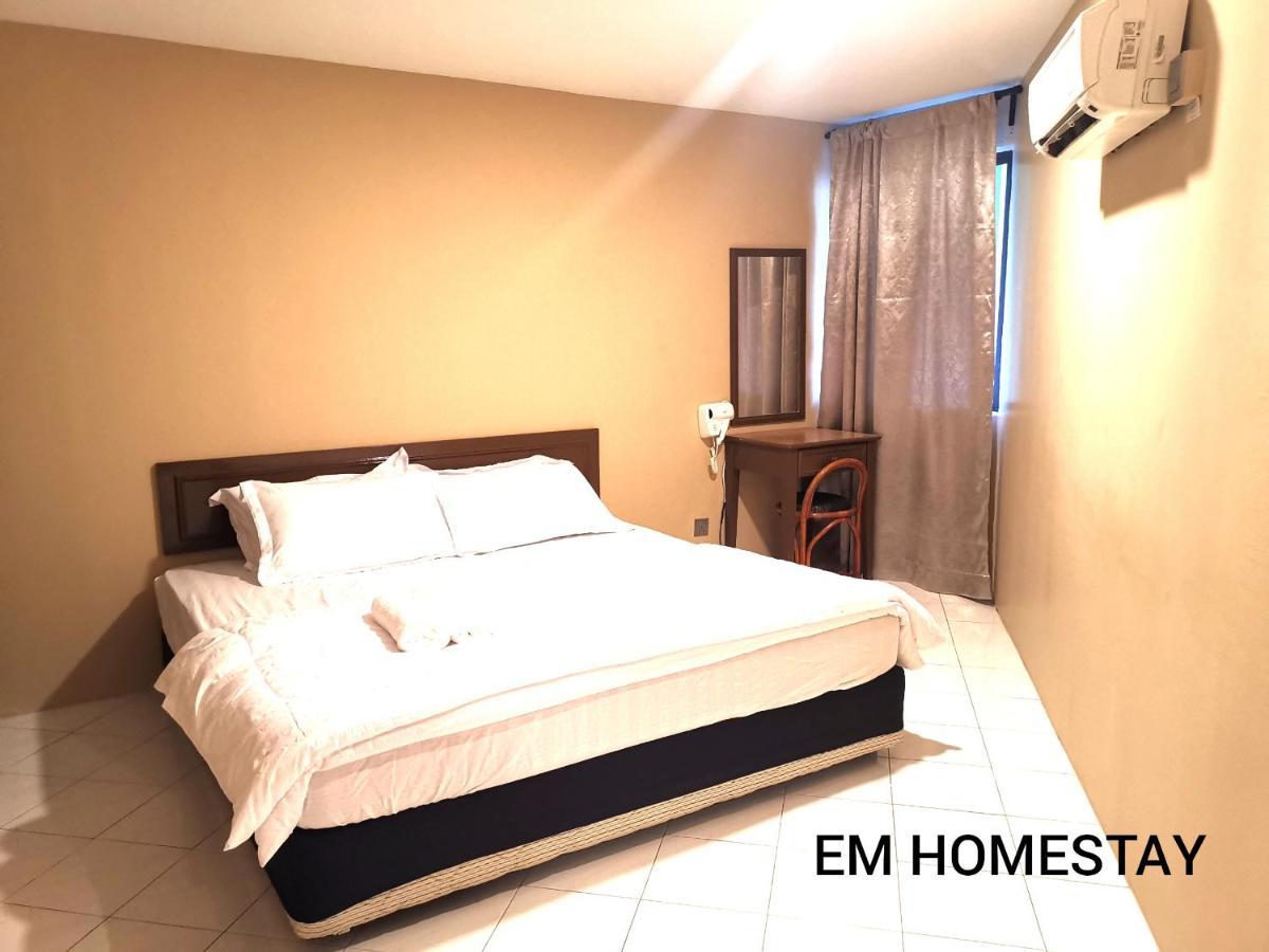 Em Homestay Pekan Pangkor Esterno foto