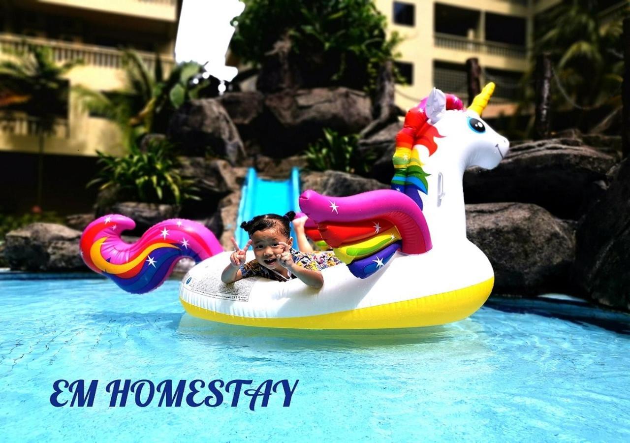 Em Homestay Pekan Pangkor Esterno foto